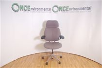 HumanscaleHumanscale freedom headrest chair in grey colour fabric 